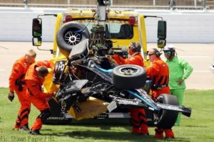 IRL: Wheldon expects to qualify despite big crash (photos)